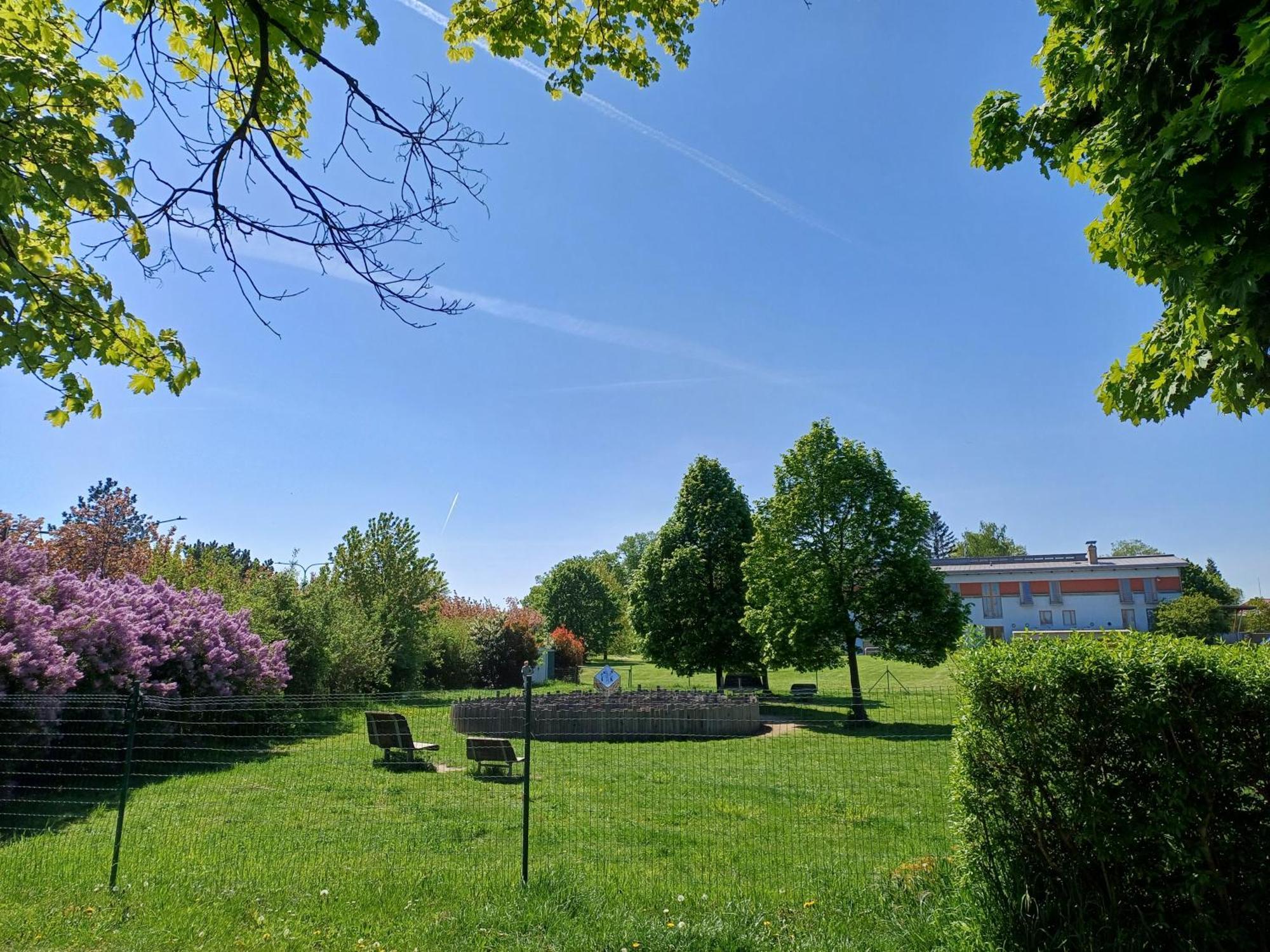 Centrum Mariapoli Прага Екстериор снимка
